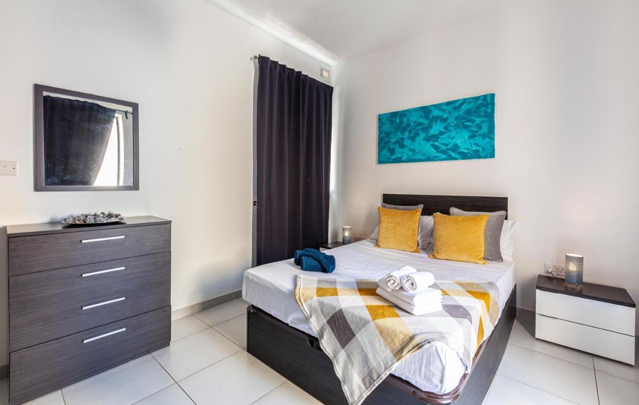 Z4 - Seafront Apartment セント・ポールズ・ベイ エクステリア 写真