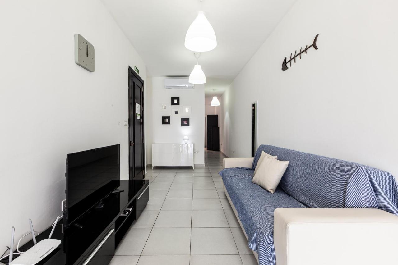 Z4 - Seafront Apartment セント・ポールズ・ベイ エクステリア 写真