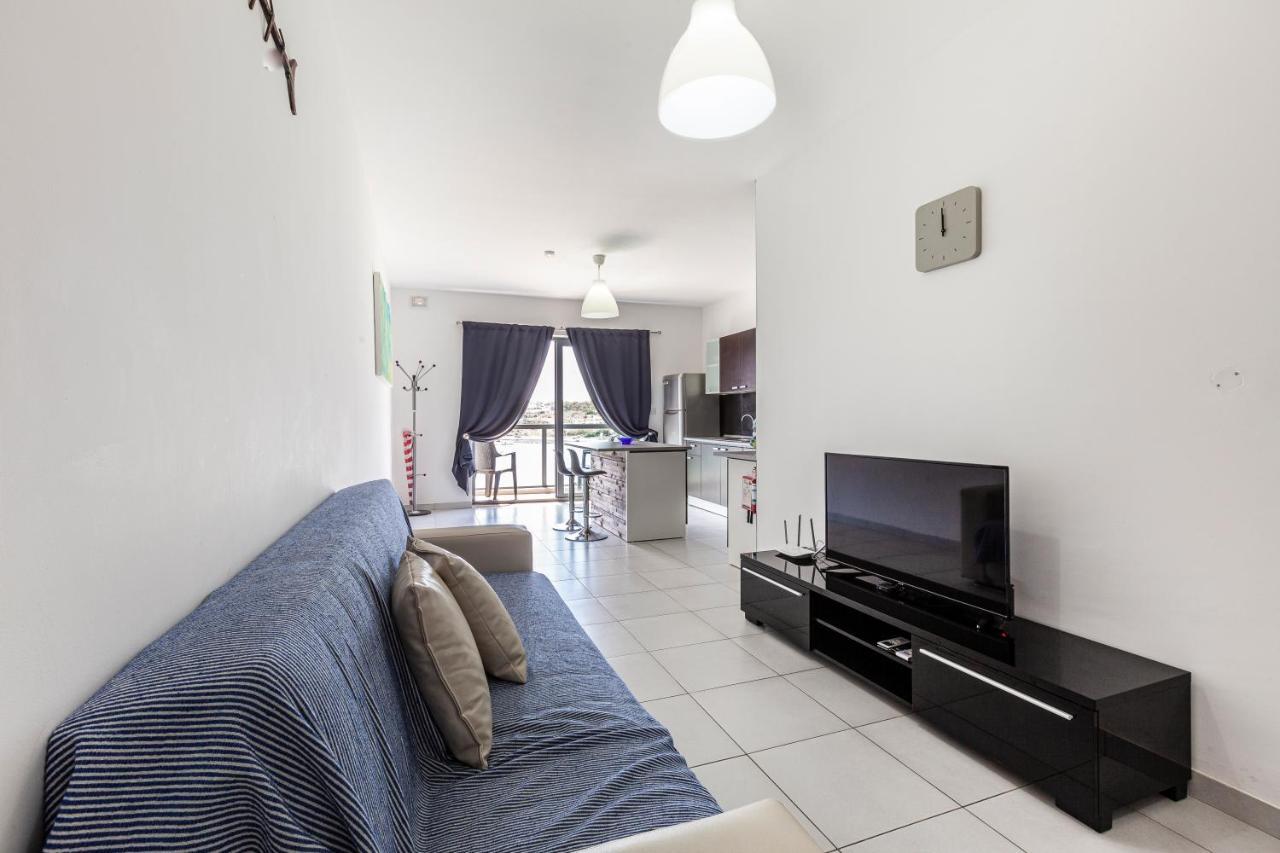 Z4 - Seafront Apartment セント・ポールズ・ベイ エクステリア 写真